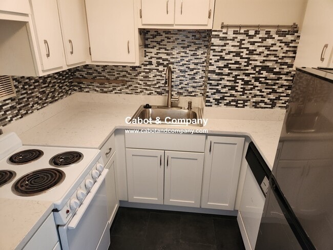 Building Photo - 104 Appleton St