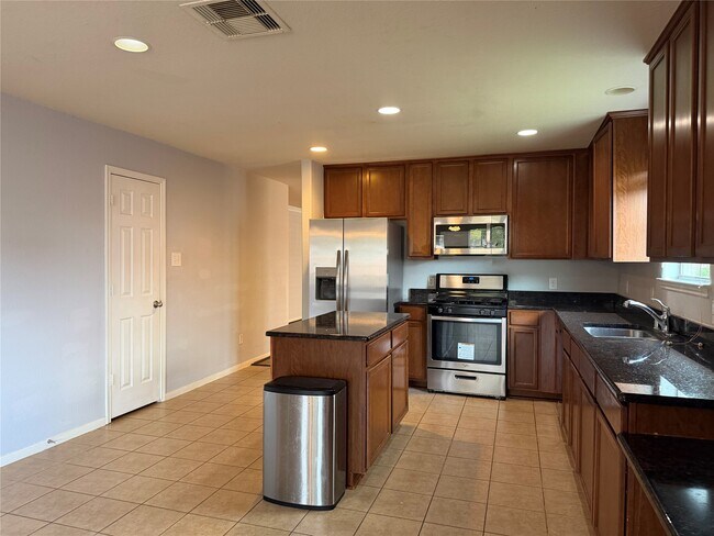 Building Photo - 8023 Clover Leaf Dr