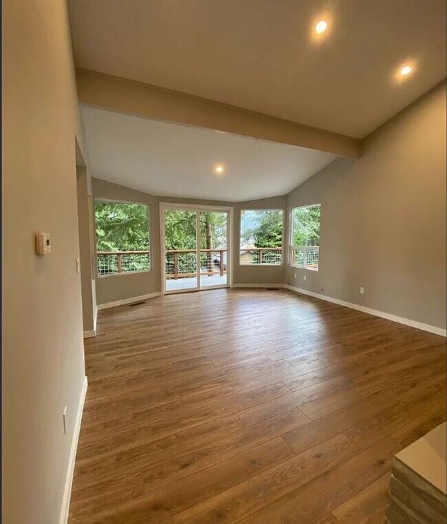 Foto del edificio - Two Stories of Comfort and Charm in Sudden Valley - Don't miss this 3bd/2b!!