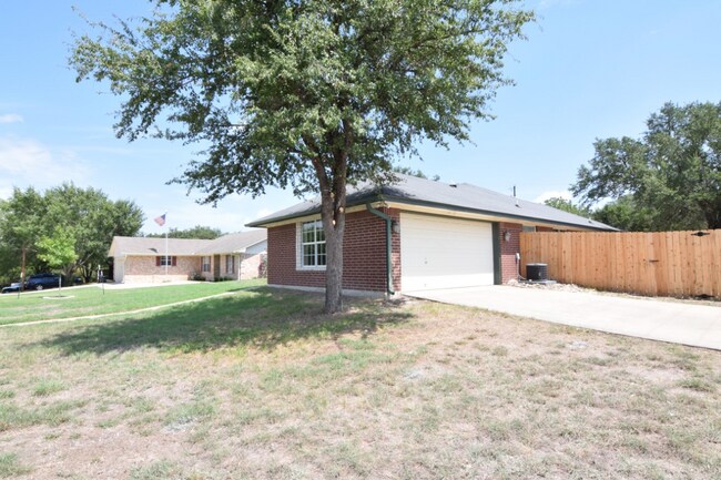 Building Photo - 2 E Maya Ln