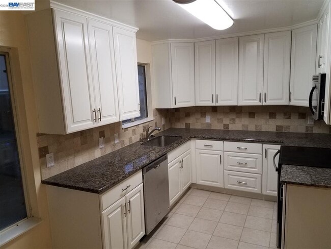 Foto del edificio - 26730 Tyrrell Ave