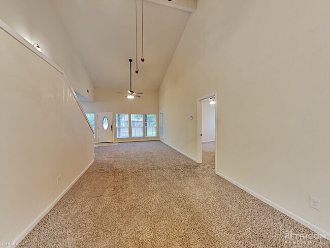 Building Photo - 132 Pecan Grove