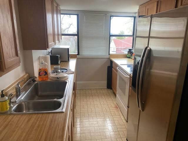 Foto del edificio - 316 S Douglas St