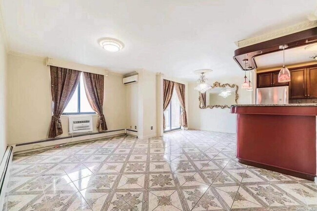 Foto del edificio - 136-24 Maple Ave
