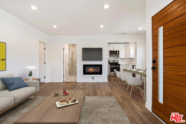 Gran salón con chimenea - 10992 Exposition Blvd