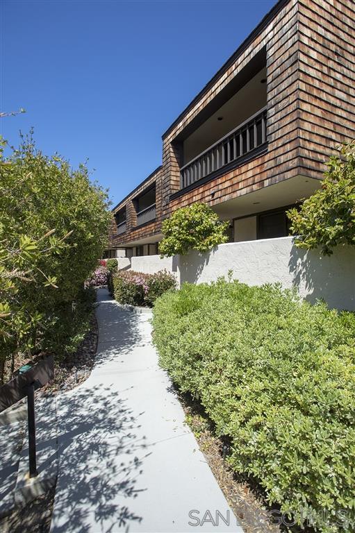 Building Photo - 12945 Caminito Del Canto