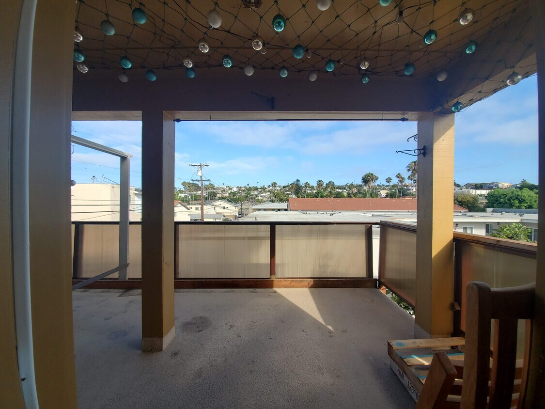 240 SF south facing private patio - 4870 Del Monte Ave