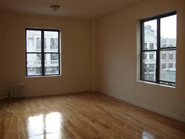 Building Photo - 515 W 110th St