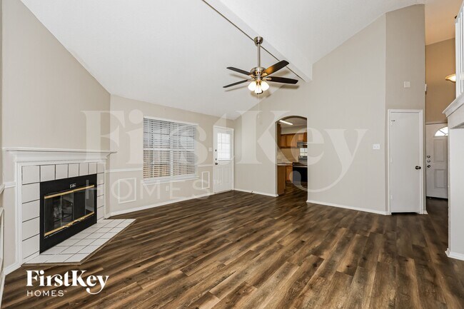 Foto del edificio - 609 Hollyberry Dr