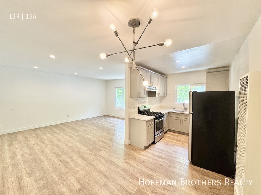 Foto principal - 859 S New Hampshire Ave