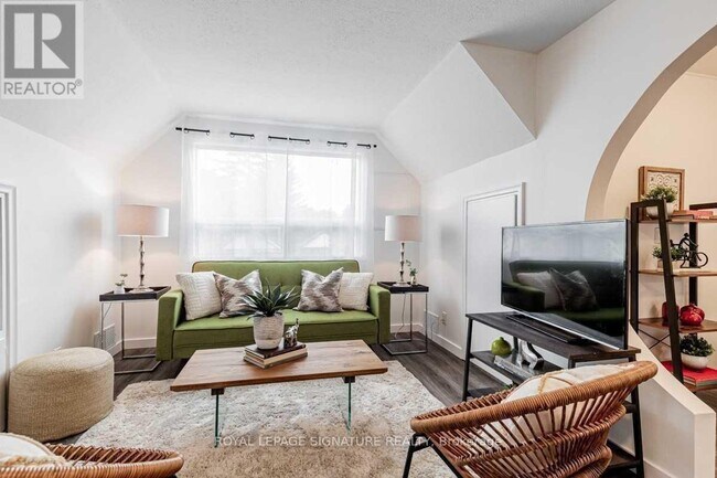 Building Photo - 179 Clonmore Dr