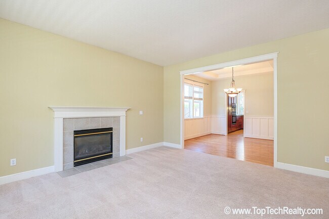 Building Photo - Beautiful 4 BD | 2.5 BA + Bonus Room | A/C | Amazing Backyard | Great Location