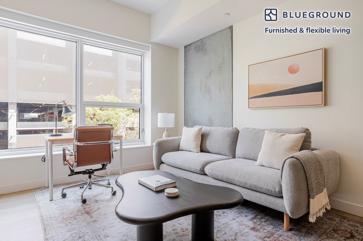 Foto principal - 6390 De Longpre Ave