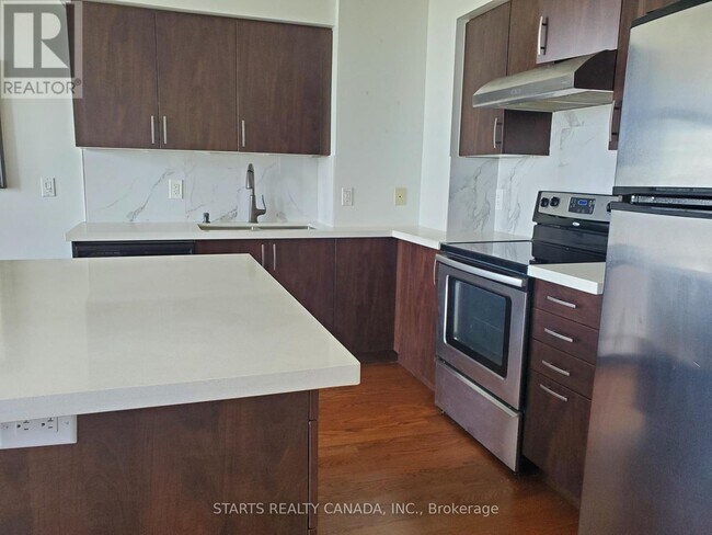 Photo du bâtiment - 2240-2240 Lake Shore Blvd W