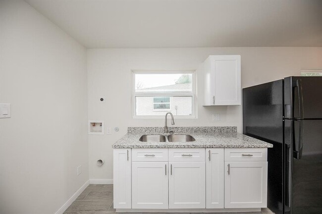 Building Photo - 5040 Mallow St