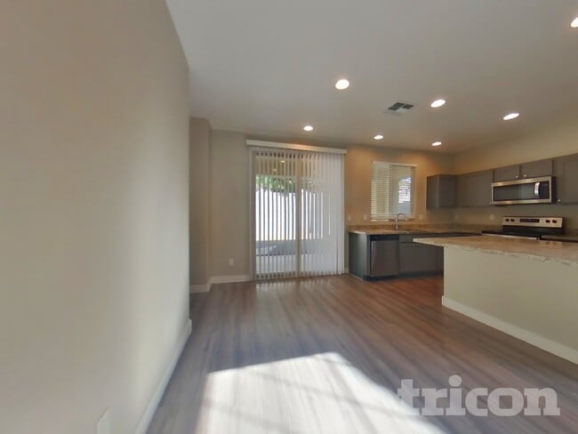 Foto del edificio - 2638 E Danbury Rd