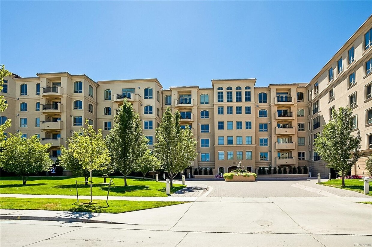 Foto principal - 2500 E Cherry Creek S Dr