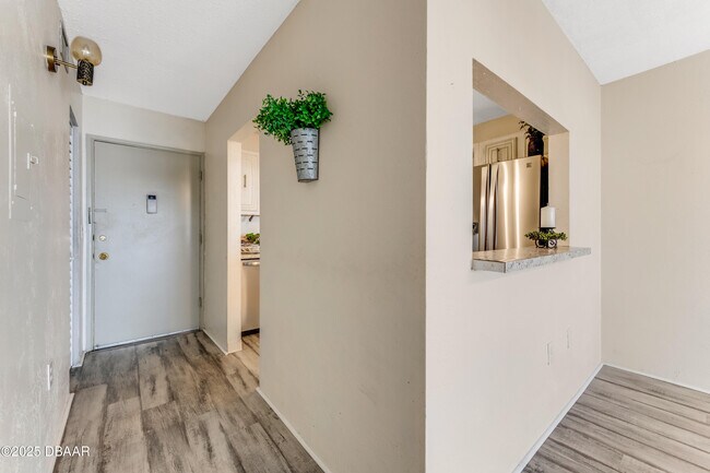 Foto del edificio - 2711 N Halifax Ave