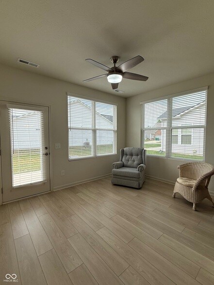 Foto del edificio - 4879 Larkspur Dr
