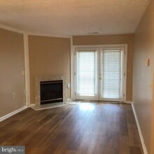 Building Photo - 8941 Town Center Cir