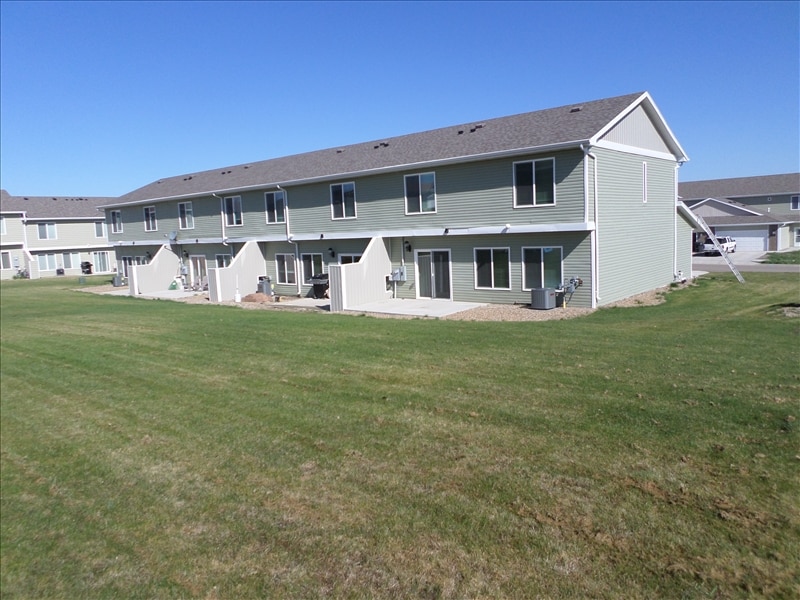 26th Street Townhomes Apartments in Mandan, ND