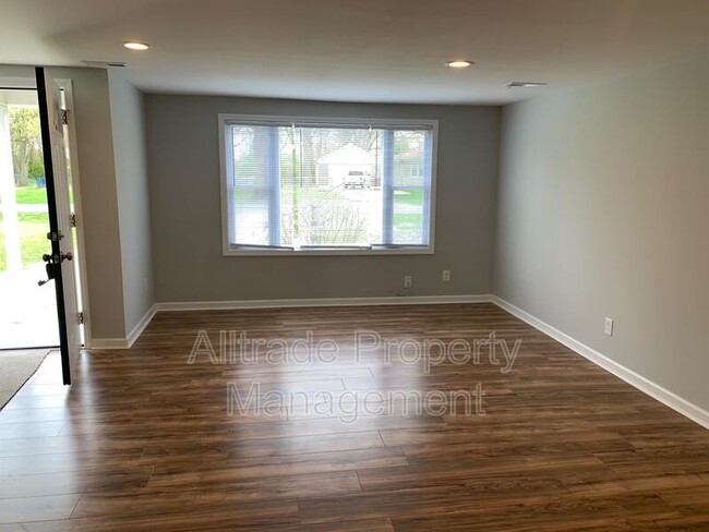 Building Photo - 4342 Lynnview Dr