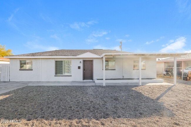 Building Photo - 5611 N 32nd Dr