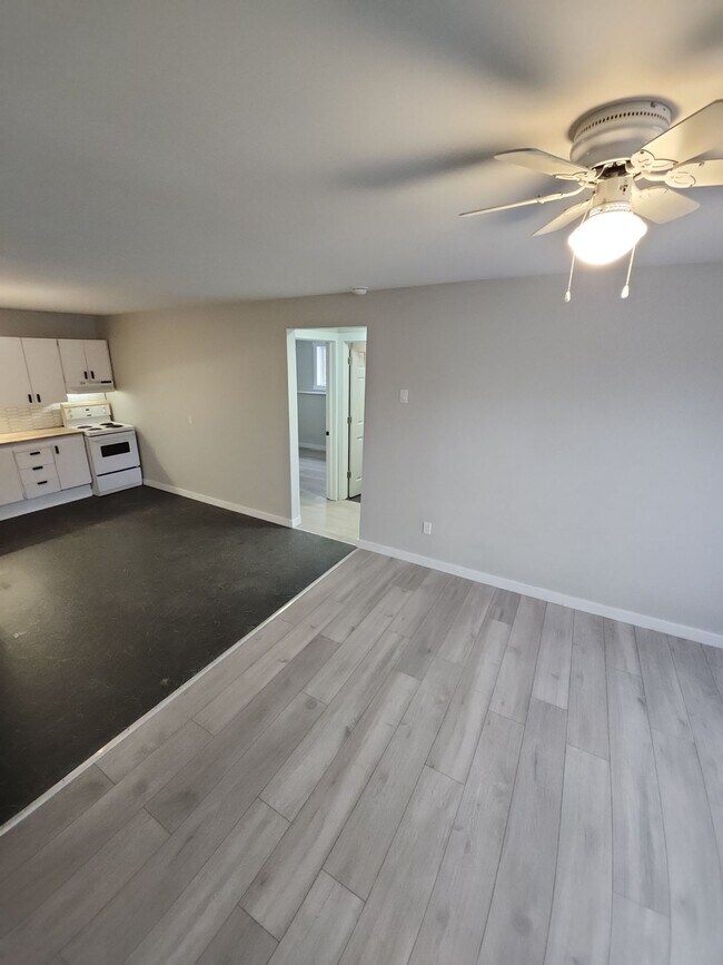 Building Photo - 30 Parkwood Dr