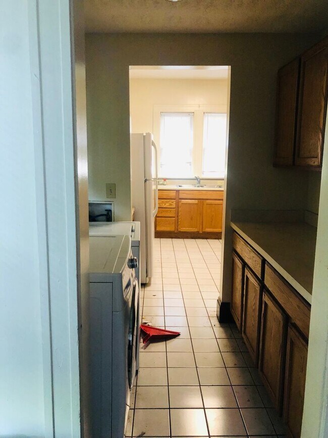 Foto del edificio - Large House w/ off-street parking & 3 BATHROOMS!