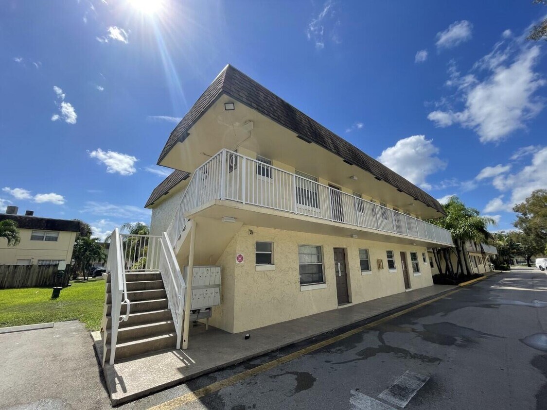 4843 NW 9th Dr Unit 4843, Plantation, FL 33317 Apartments in