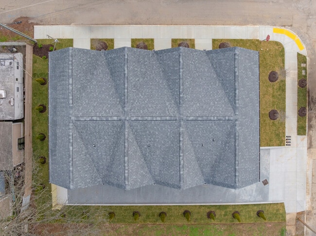 Building Photo - 1619 S Highland Park Ave