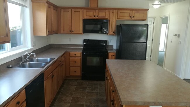Building Photo - 044-4463-4465 Blueberry Duplex, Salem