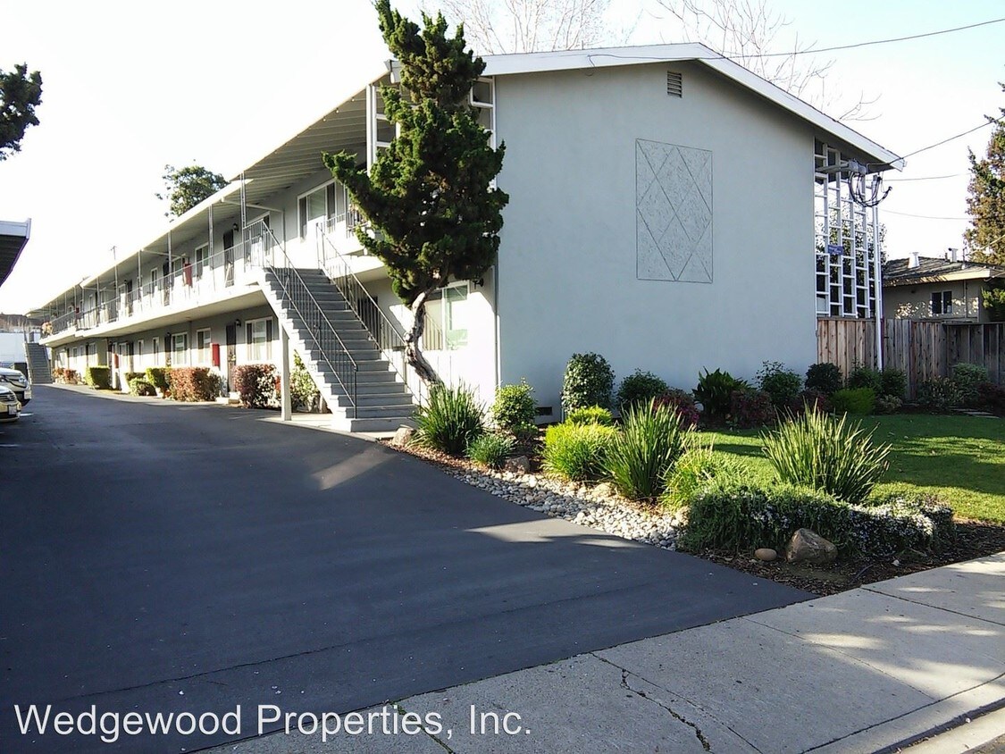 Primary Photo - 3460 Warburton Ave