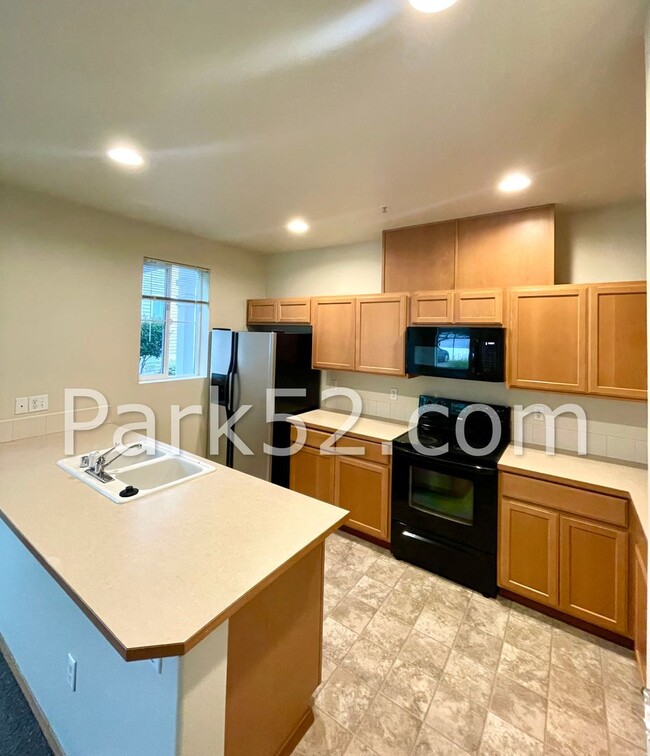 Building Photo - $250 Off First Full Month! 3 Bedroom Townh...