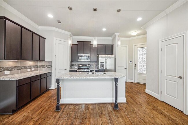 Foto del edificio - 2627 Shady Woods Ln