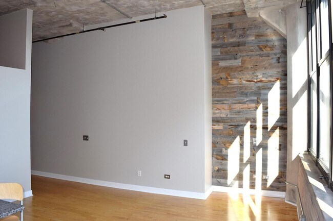Foto del edificio - Includes a parking space! South Loop Chicago 1 Bed 1 Bath Apartment