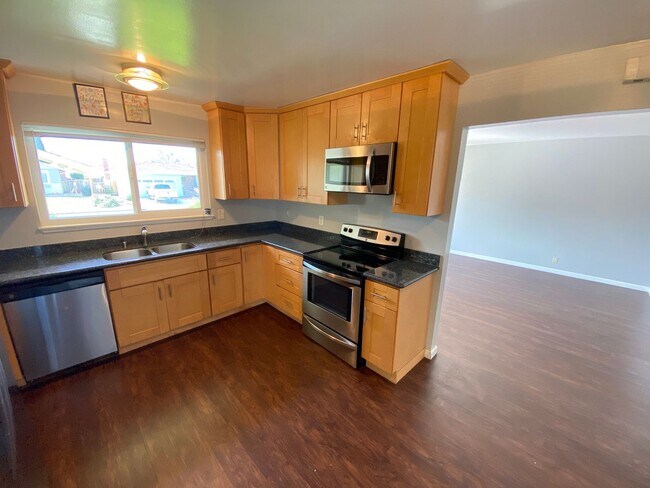 Building Photo - 4 Bed 2 Bath Single Family Home In Concord