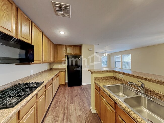 Foto del edificio - 245 W Paseo Celestial