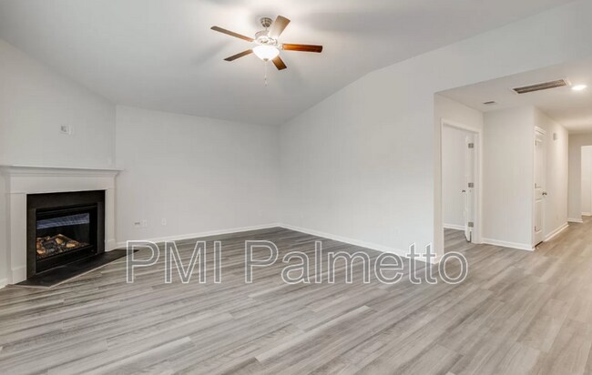 Foto del edificio - 700 Pink Rose Ln