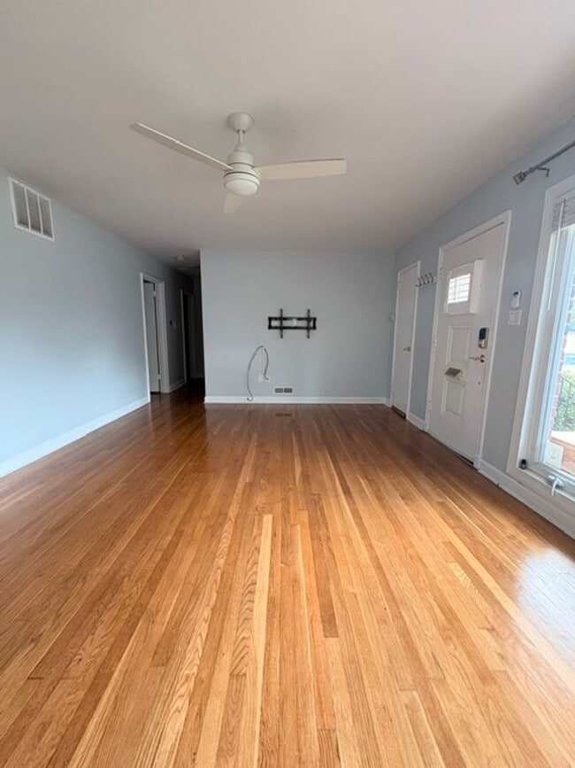 Building Photo - 9714 Admiralty Dr
