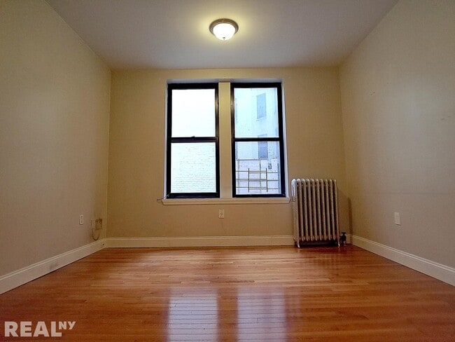 Building Photo - 131 Nagle Avenue