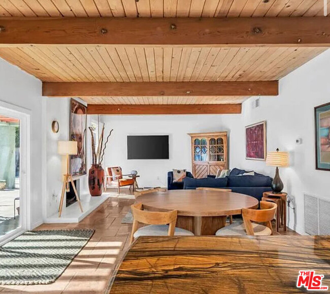 Building Photo - 817 N Via Monte Vista