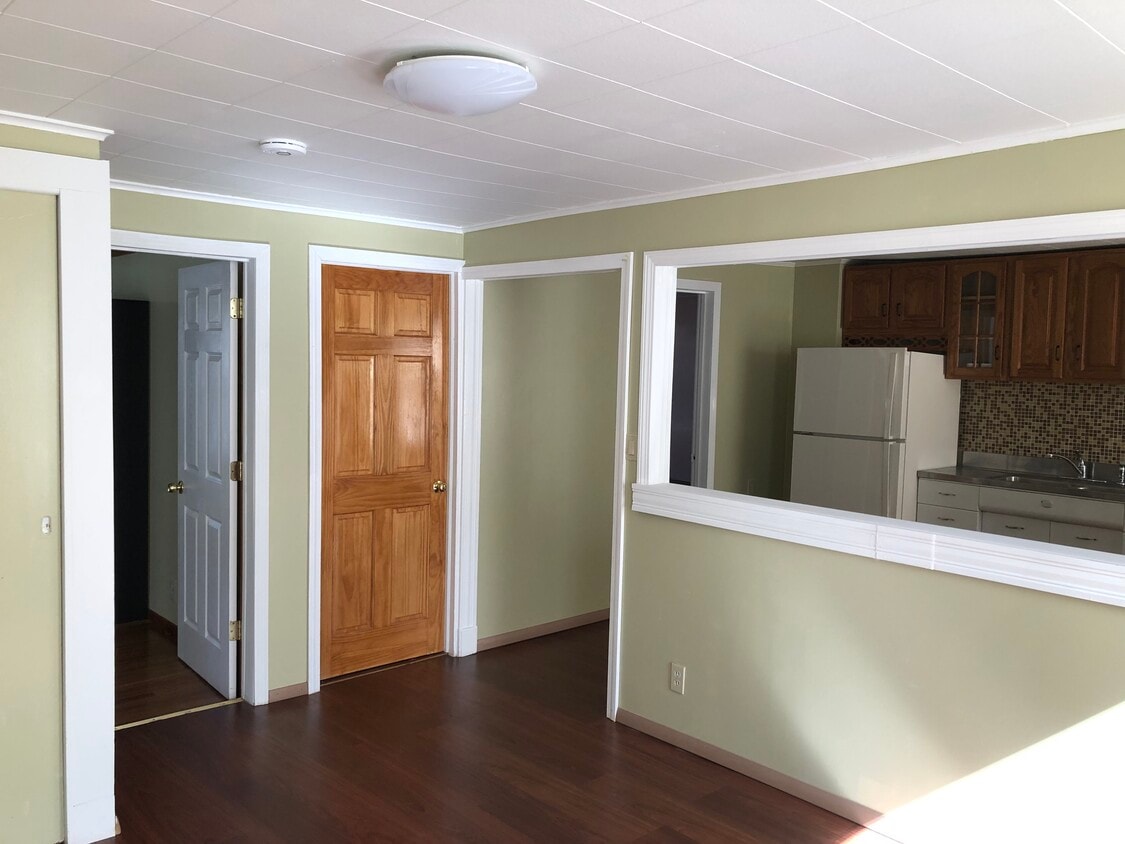 40 11th St Unit 1, Turners Falls, MA 01376 Apartments in Turners