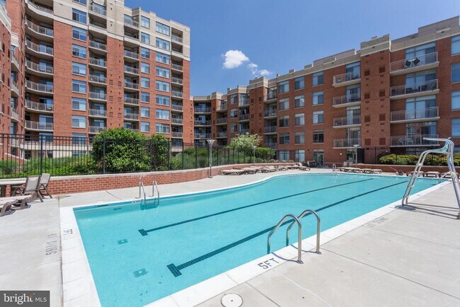 Foto del edificio - 3600 S Glebe Rd