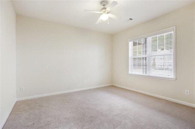 Foto del edificio - 4021 Howell Park Rd