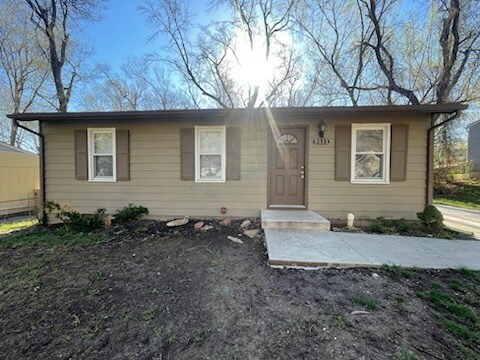 Primary Photo - 5111 N Bristol Ave