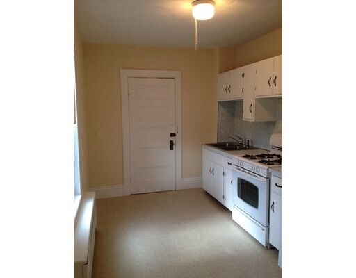 Building Photo - 153 Holten St