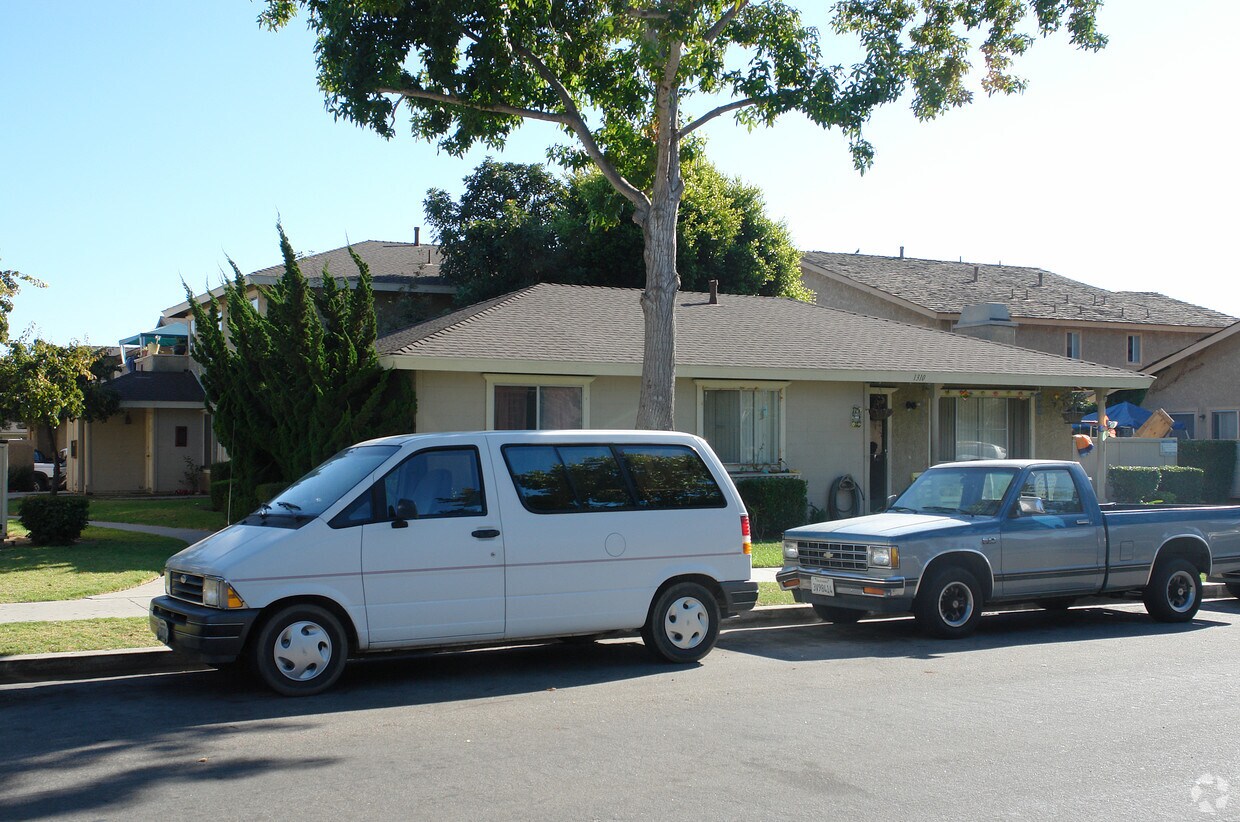 Building Photo - 1310 W Hull Pl