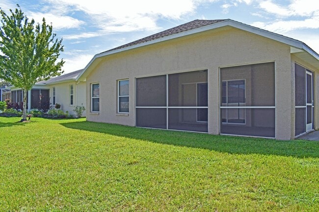Building Photo - 14499 Tamarind Loop