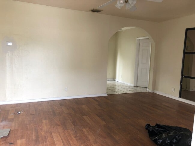 Large 4-1 house with central air - Large 4-1 house with central air